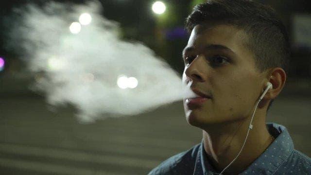 Balancing thrills of đá gà truc tiep and the reality of electronic cigarette side effects in public health discussions