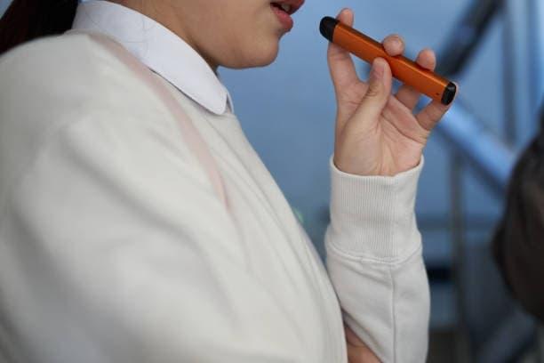 Top e-cigarette brands reviewed and a clear guide on how to refill a electronic cigarette cartridge for beginners
