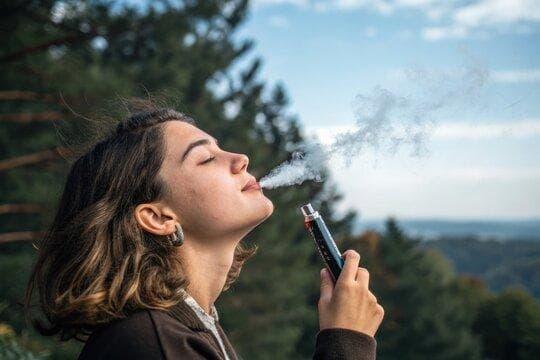 e-papierosy trends and how many people smoke e-cigarettes according to new global data